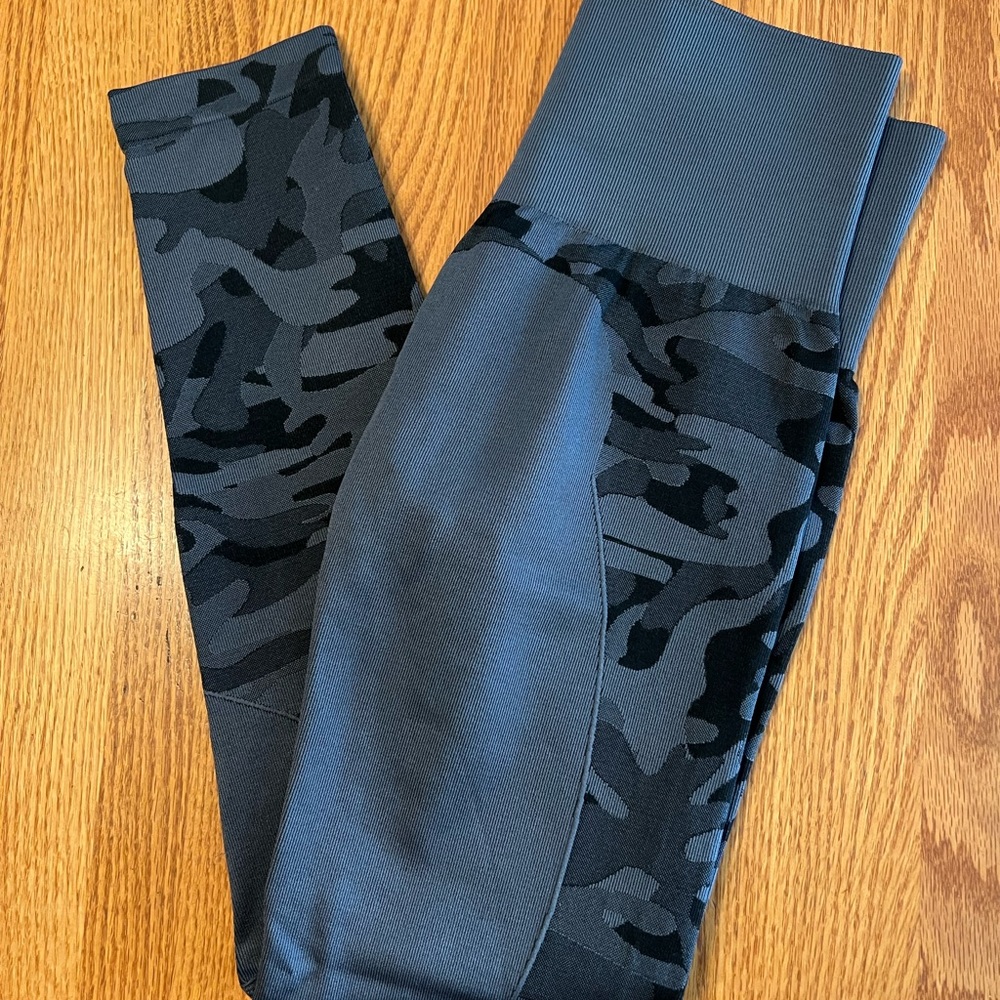 Zyia Grey Camo Performance leggings